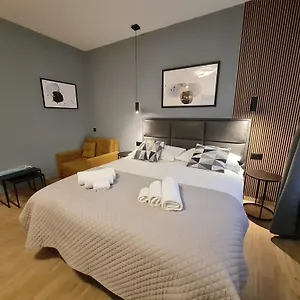 lux-room-303.hotelinzadar.com/